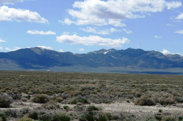 Start Anew on 2.51 acres in Mohave County, AZ! Only $150/Mo