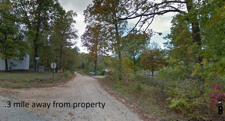 Quaint Airbnb property w/Mature trees. Close to Lake Mirandy