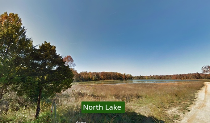 2 blocks to North Lake, 6 minute drive to Crown Lake Pier