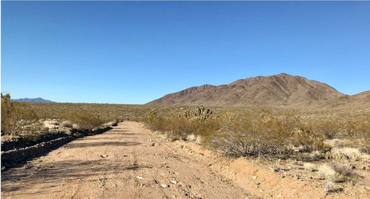 Very few restrictions on 1 acre lot in Mohave county.