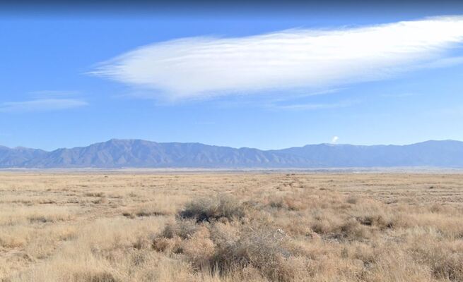 Affordability meets spaciousness: Get this fantastic 0.25-acre property in Valencia County now!