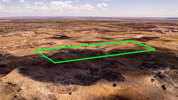 30+ Acres of Badlands near the Petrified Forest National Park