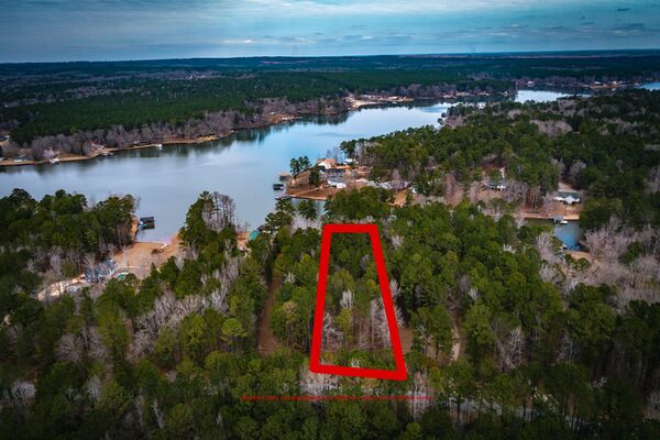 1.65 Acre Lakefront Paradise on Lake Sinclair!