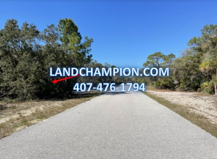 Port Charlotte Lot ** Centrally Located! **